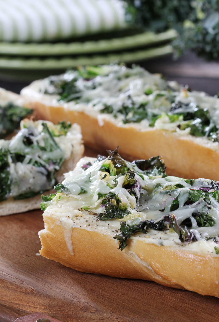 Salad Savoy Cheesy Bread